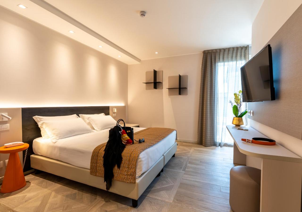 SUPERIOR, DOUBLE OR TWIN BED