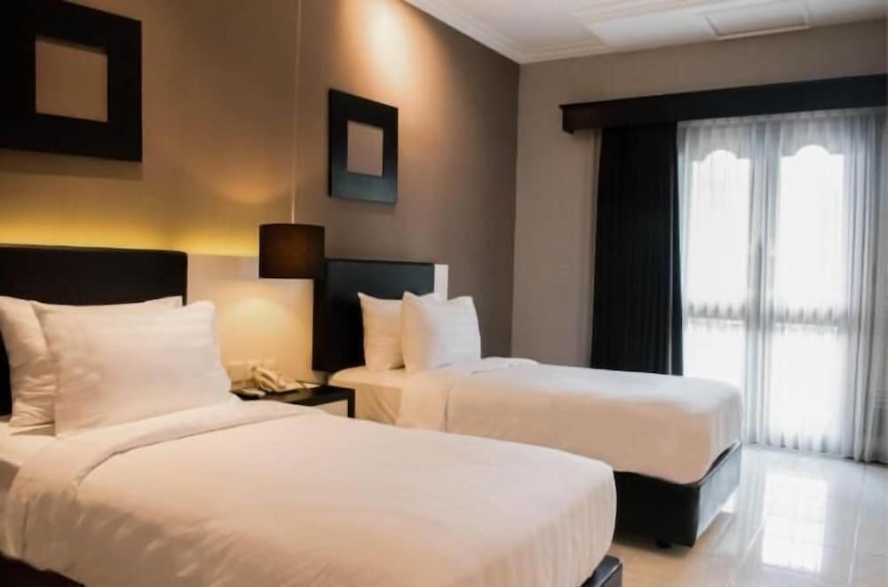 Luminor Hotel Jember (ex Panorama Hotel) 25/65
