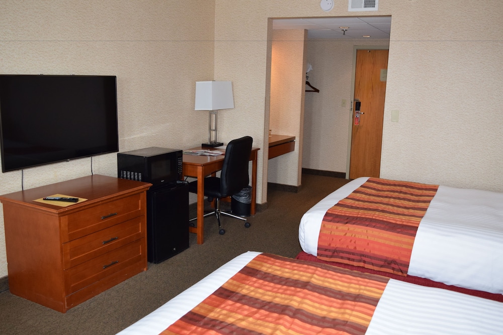 Gateway Hotel and Conference Center 9/53