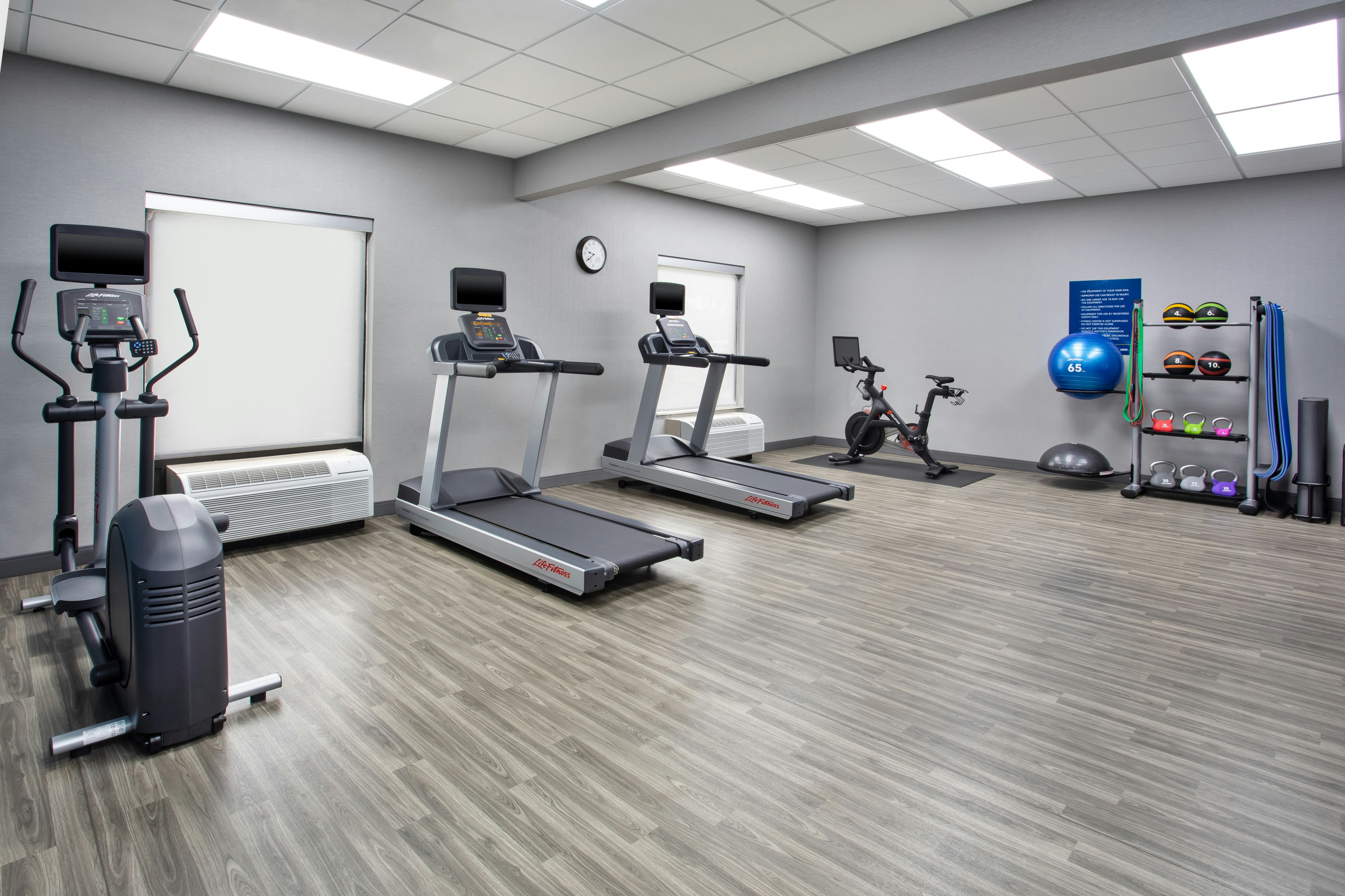 Hampton Inn and Suites Tampa East 24/46