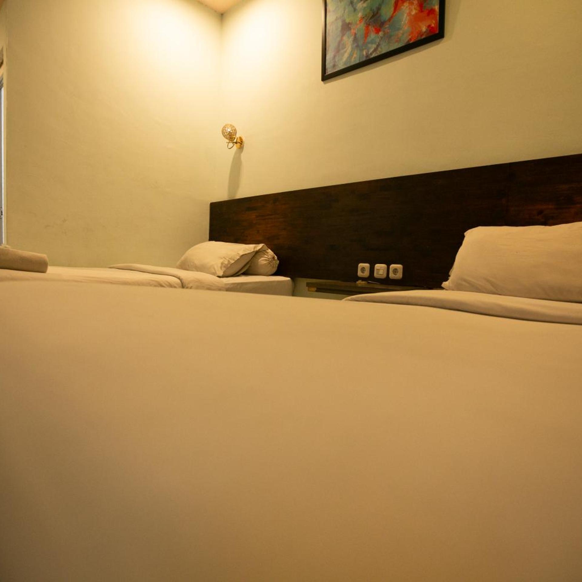 De'Tonga Hotel 56/58