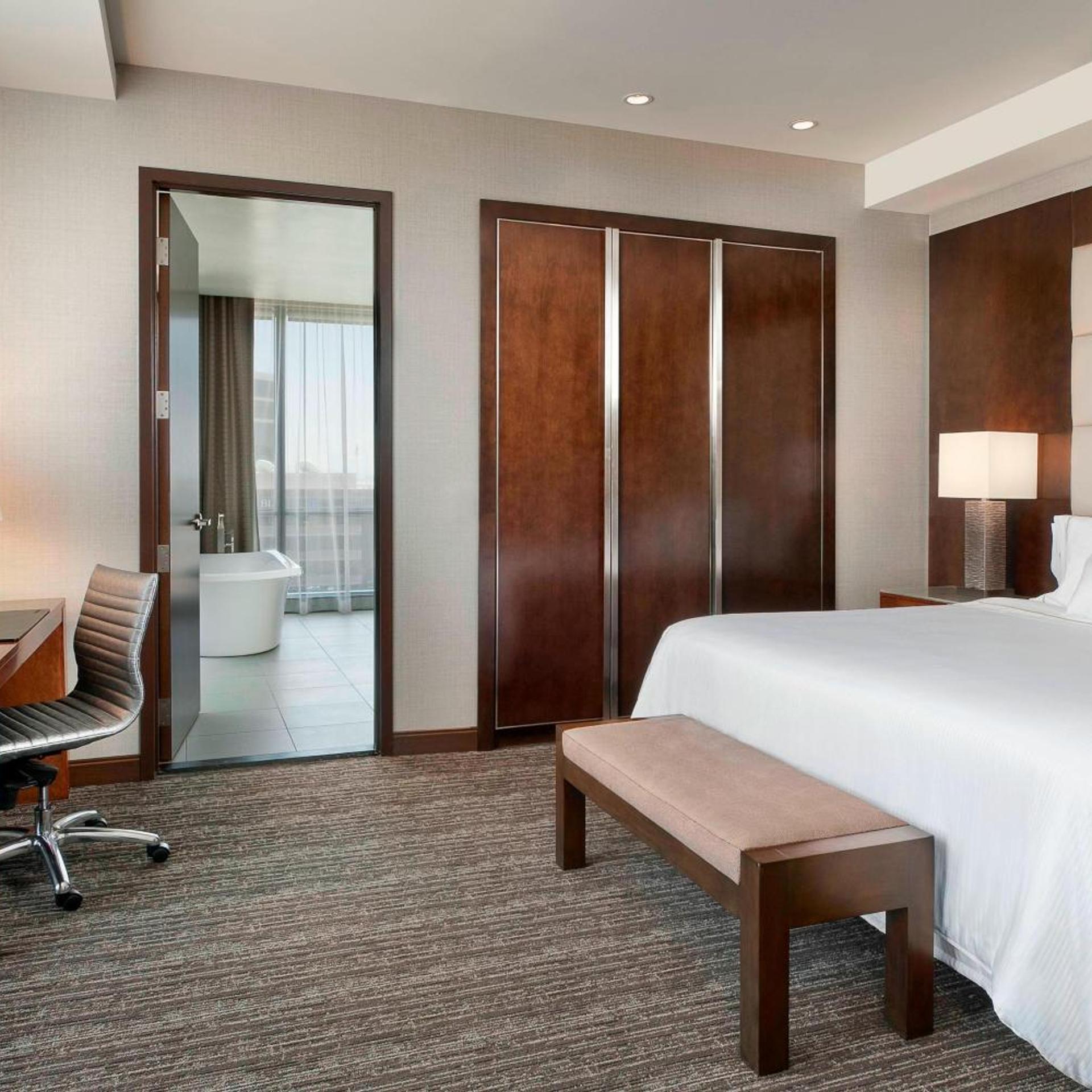 1 Bedroom, Executive, Suite, King Bed, Club Floor