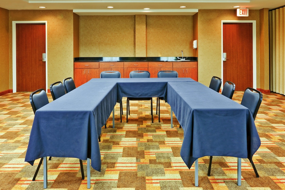 Holiday Inn Express Hotel And Suites Memphis Germantown 61/69