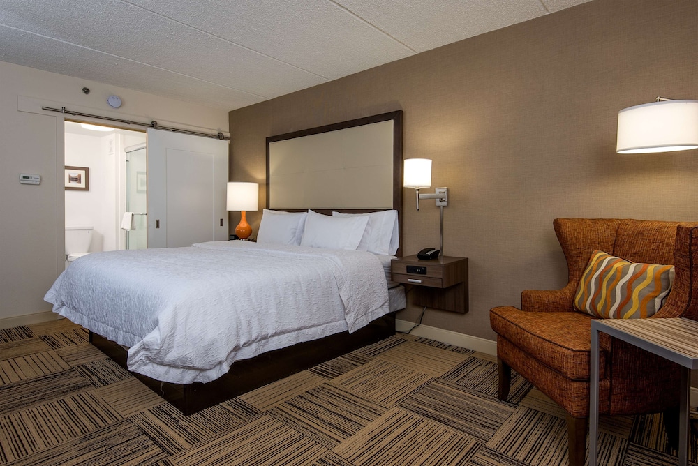 Hampton Inn Commerce 18/37