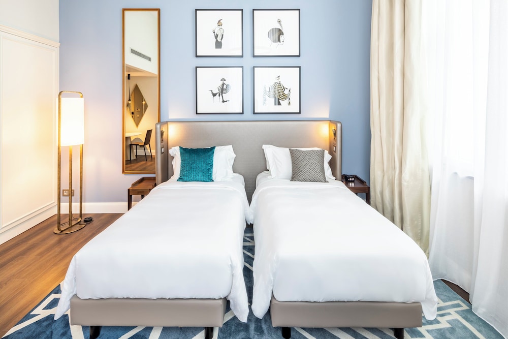 EXECUTIVE, SUITE, TWIN BEDS