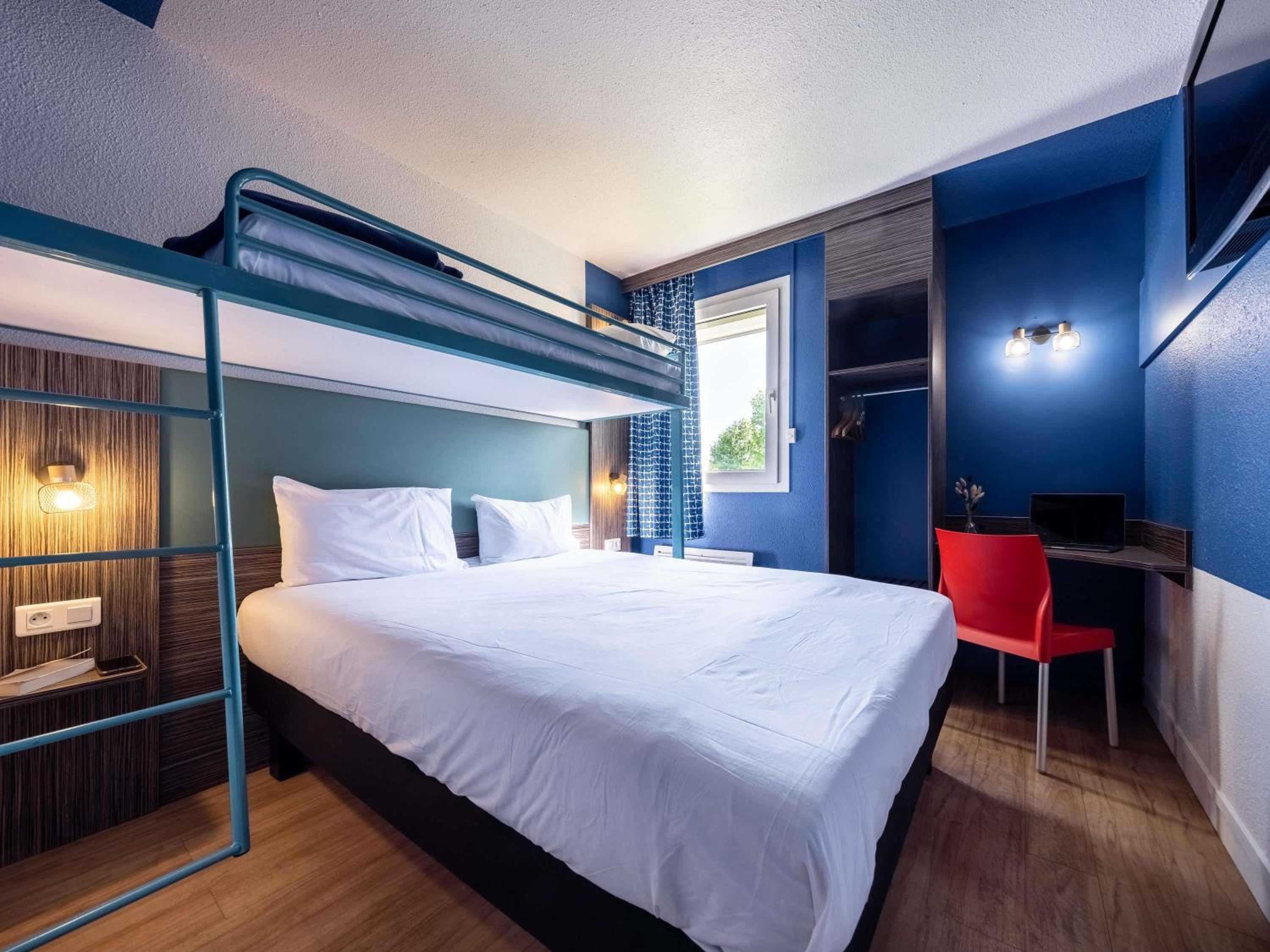 Pop, 1 Double and 1 Single Bed