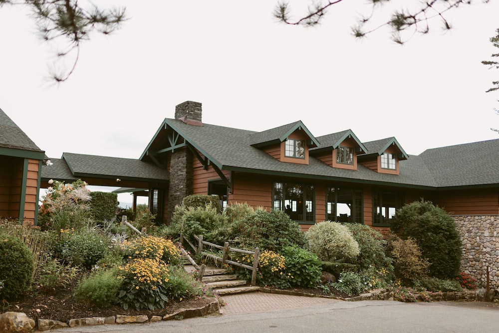 Crowne Plaza Lake Placid 6/67