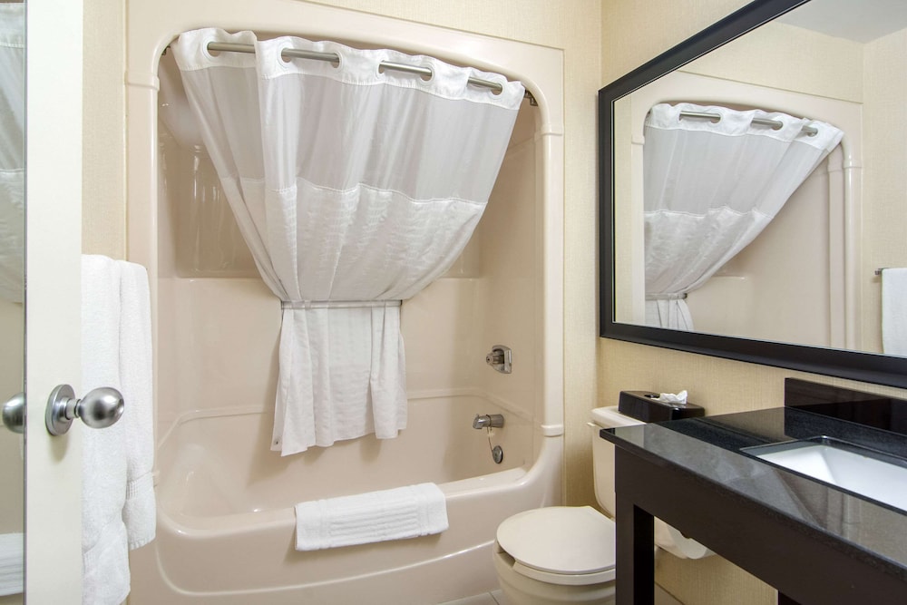Comfort Inn Parry Sound 9/35