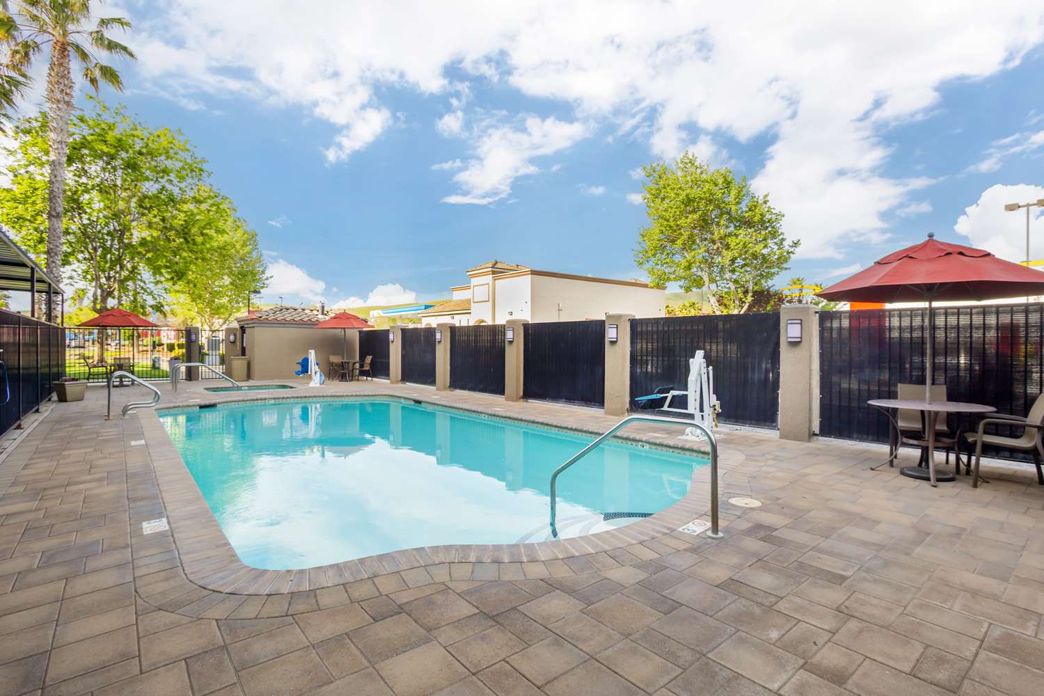 Best Western Plus Villa Del Lago Inn 6/41