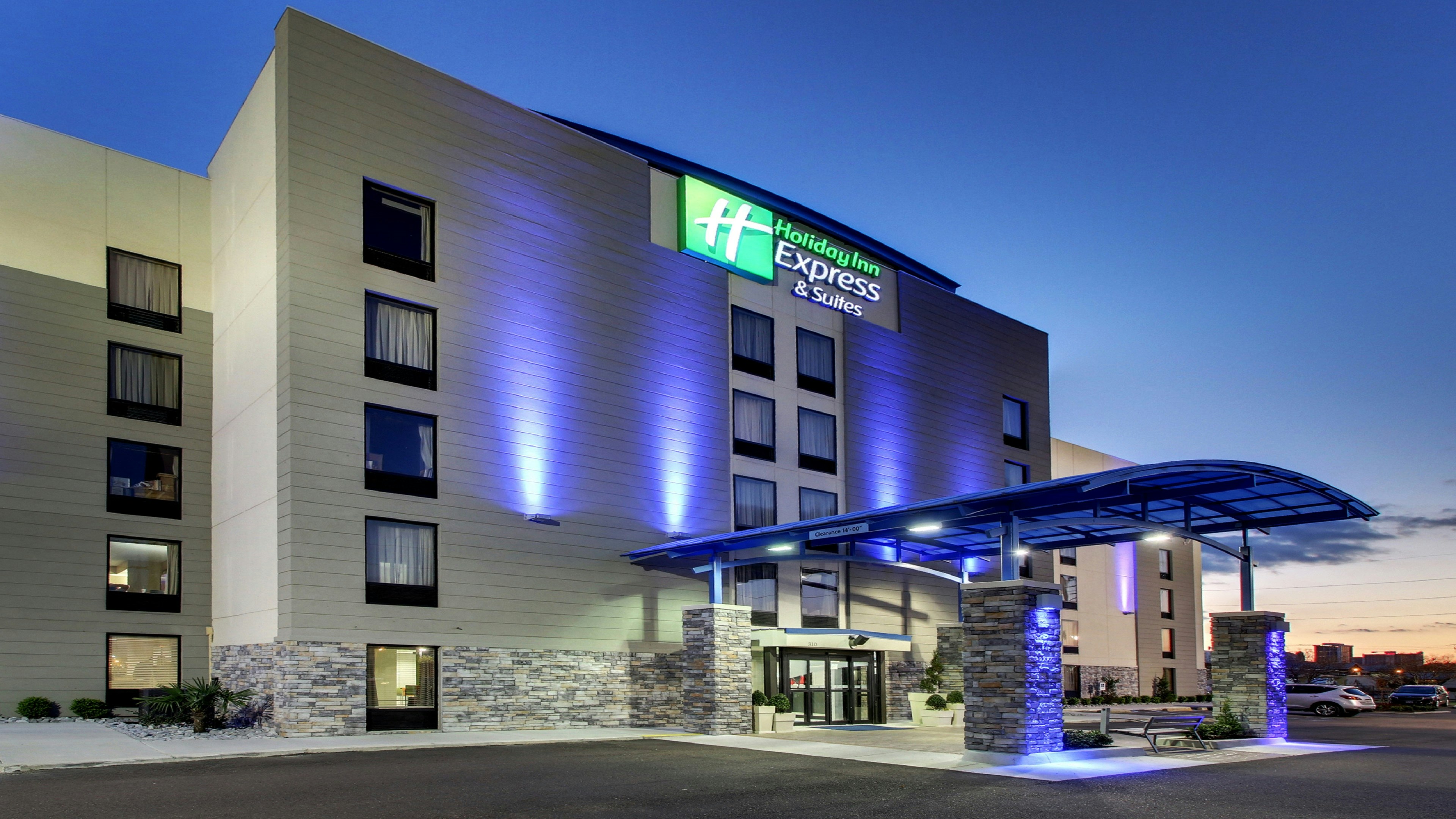 Holiday Inn Express Suites Jackson Downtown Coliseum 46/49