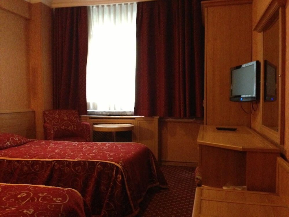 Bristol Hotel 24/50