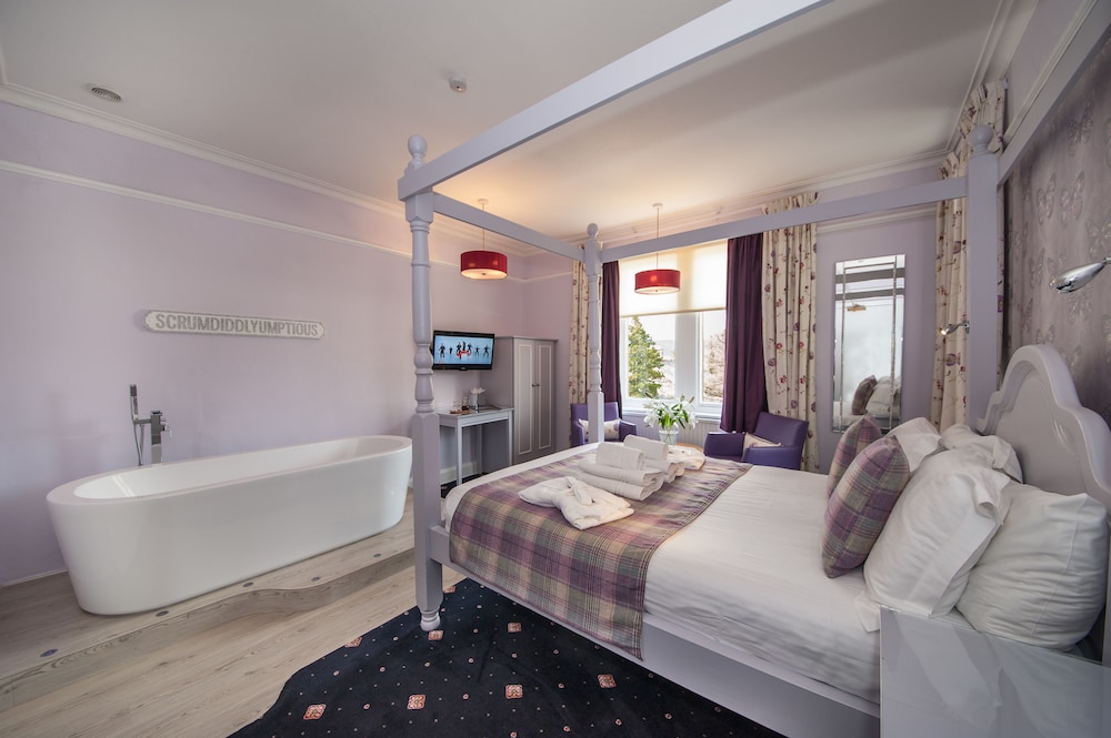 Four Poster, Deluxe, King Bed