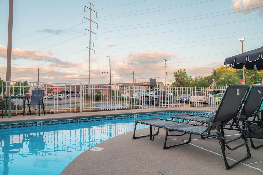 Guest Inn Pigeon Forge 31/48