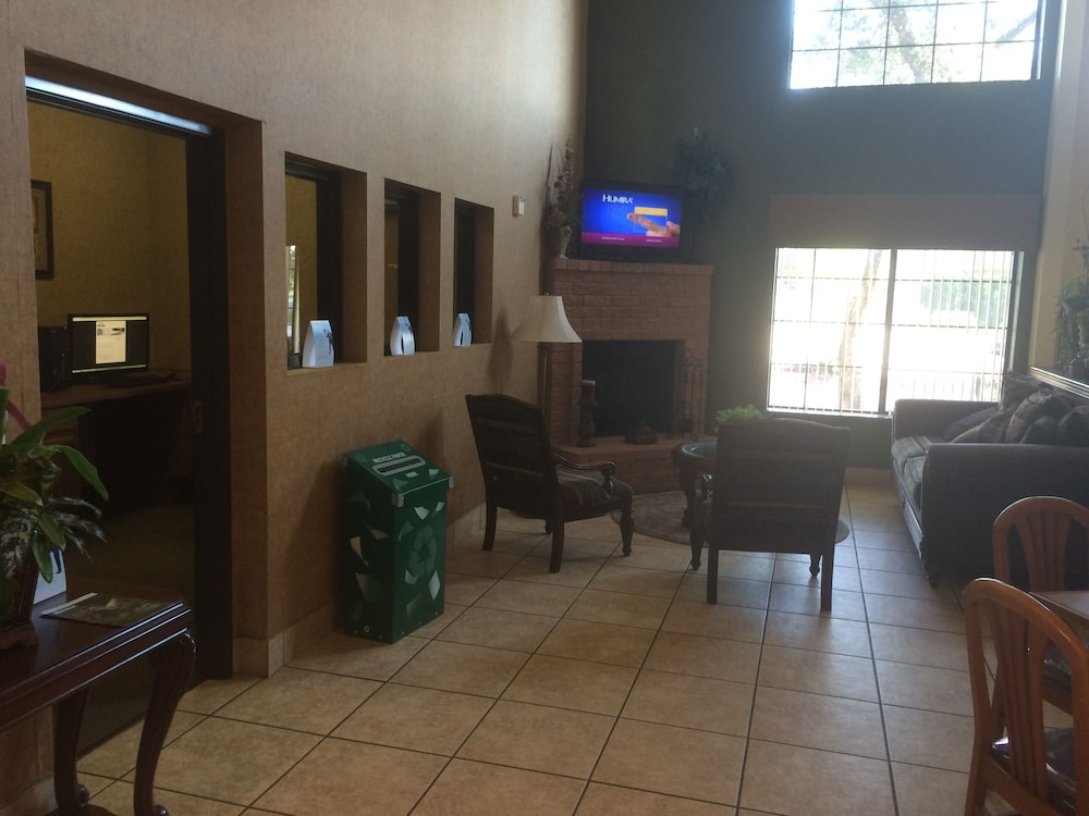 Days Inn & Suites by Wyndham San Antonio North/Stone Oak 45/63