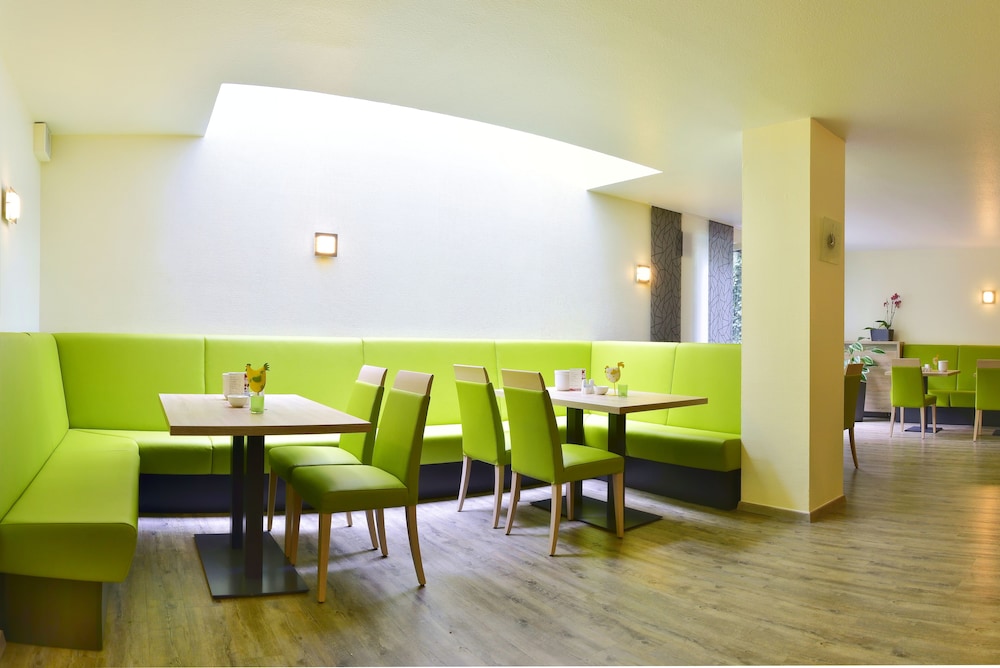 Garden Hotel 28/40
