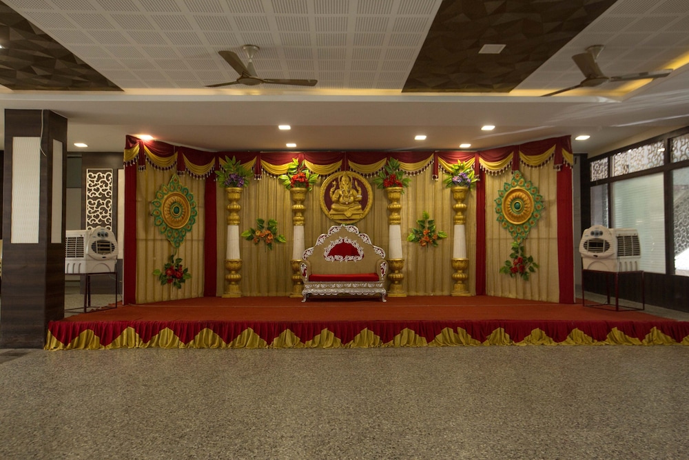 HOTEL SOWNTHARIYAM 4/30
