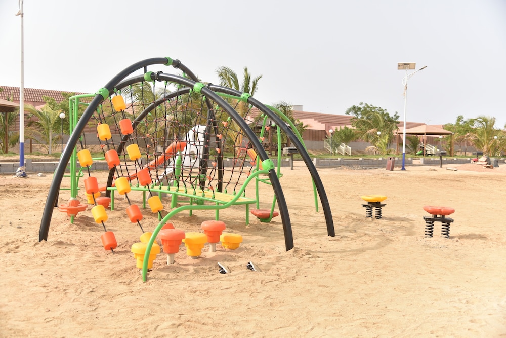 GOLDEN MARINA RESORT 36/50