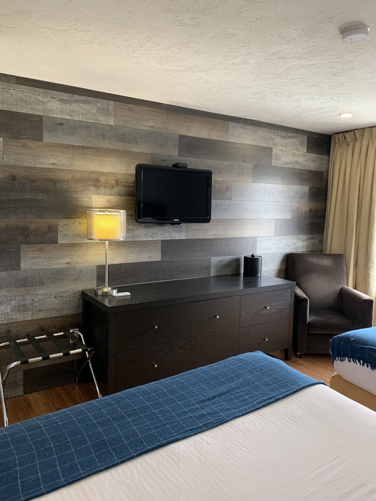 Auberge Shores Inn & Hotel 30/47
