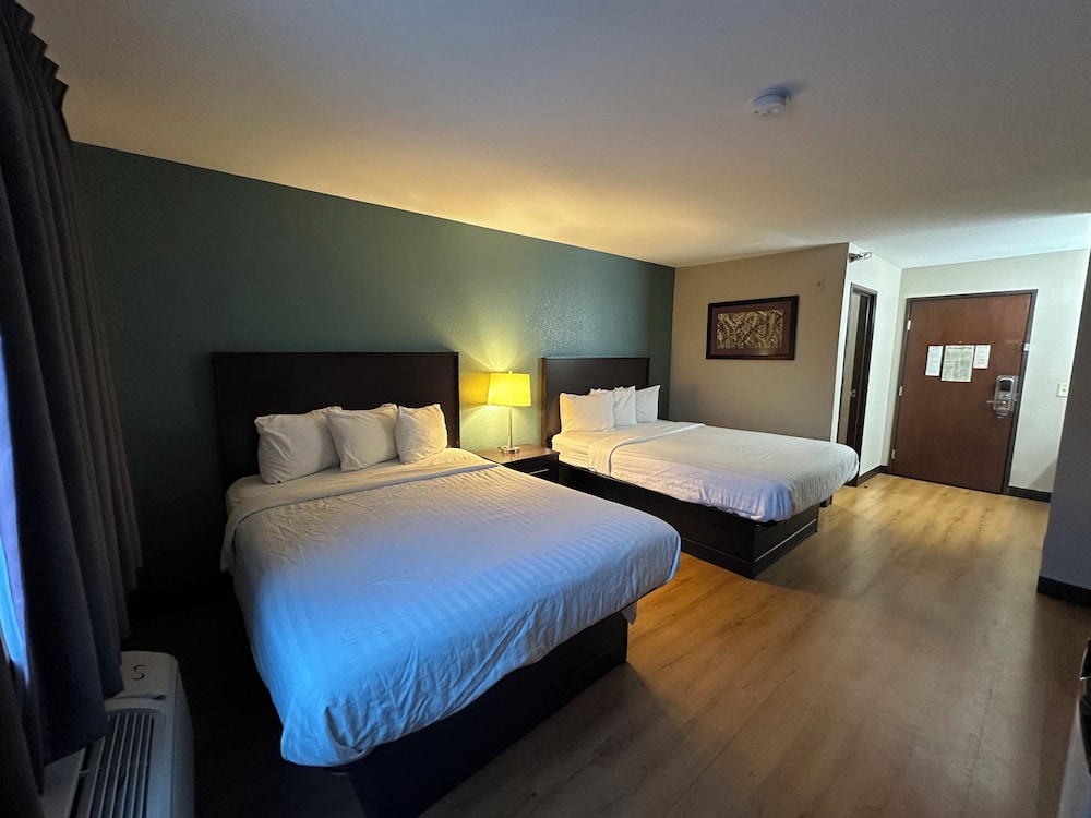 Baymont Inn & Suites by Wyndham Lincoln NE 10/47