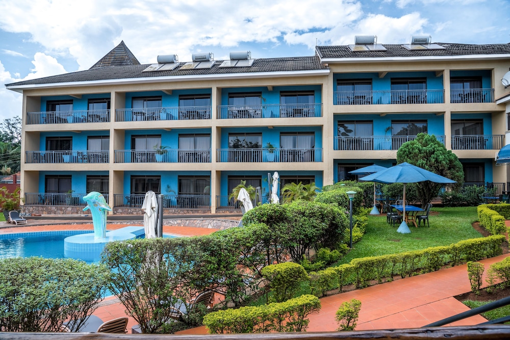 Dolphin Suites 4/63