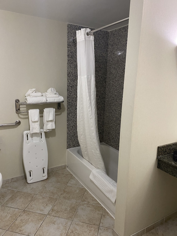 Comfort Suites Mount Juliet 30/57