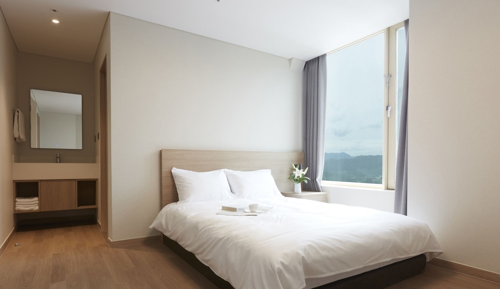 Sky, Royal, 2 Double Beds, Pet Friendly, High Floor