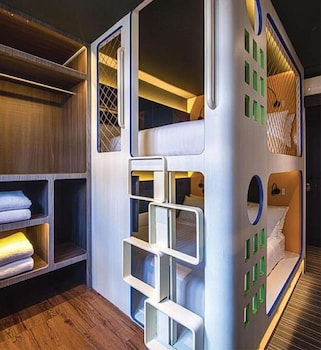 CUBE Family Boutique Capsule Hotel at Chinatown 28/66