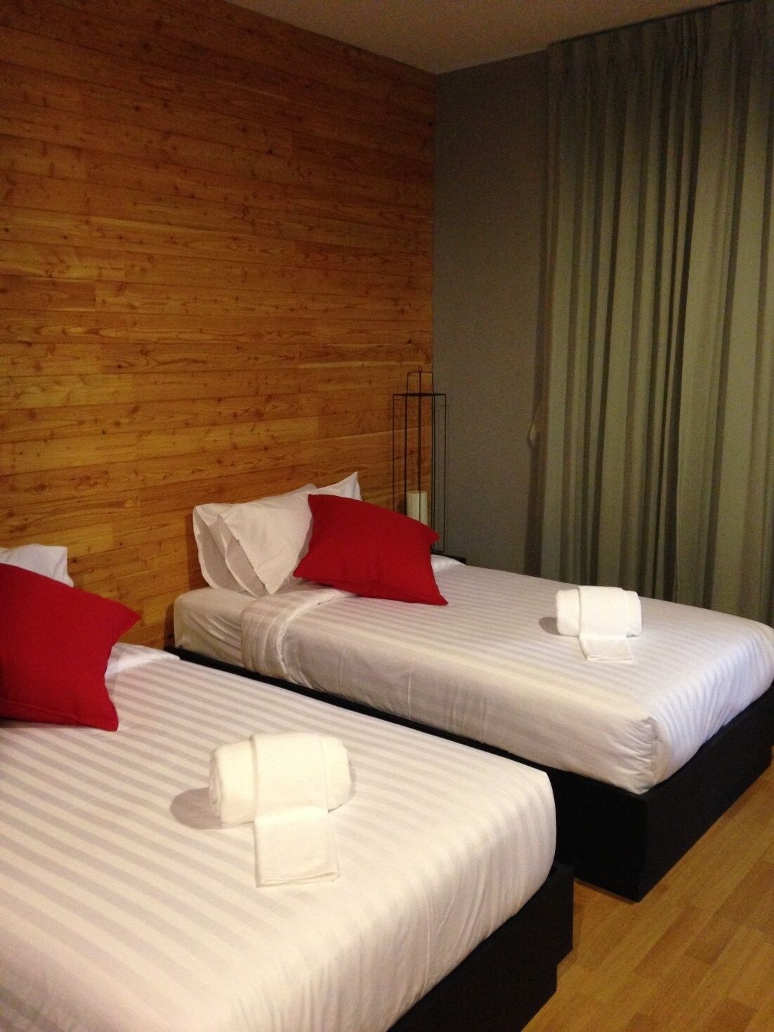 STYLE, LOFT, TWIN BEDS