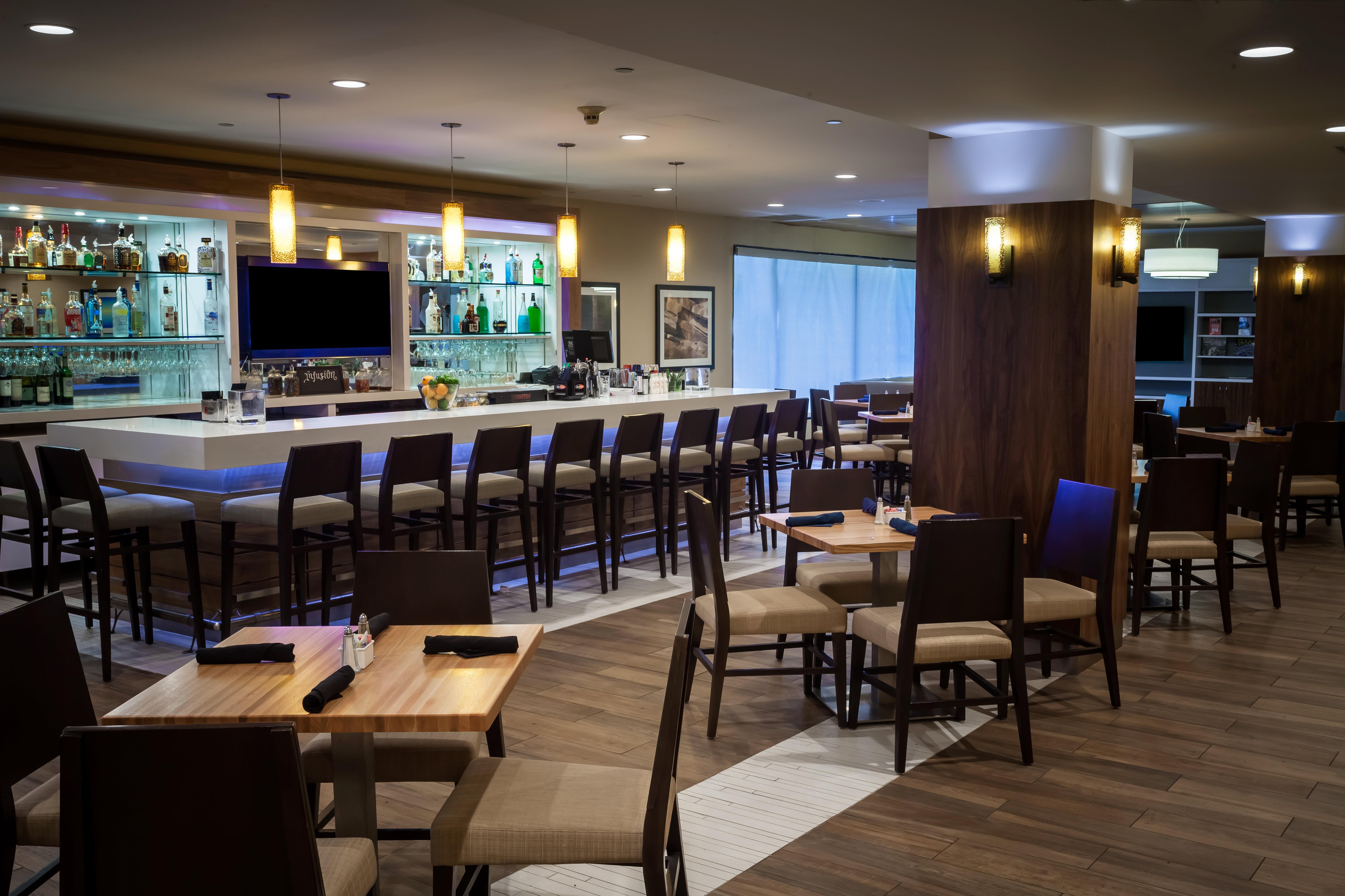 HOLIDAY INN SAN ANTONIO DOWNTOWN - MARKET SQUARE 16/27