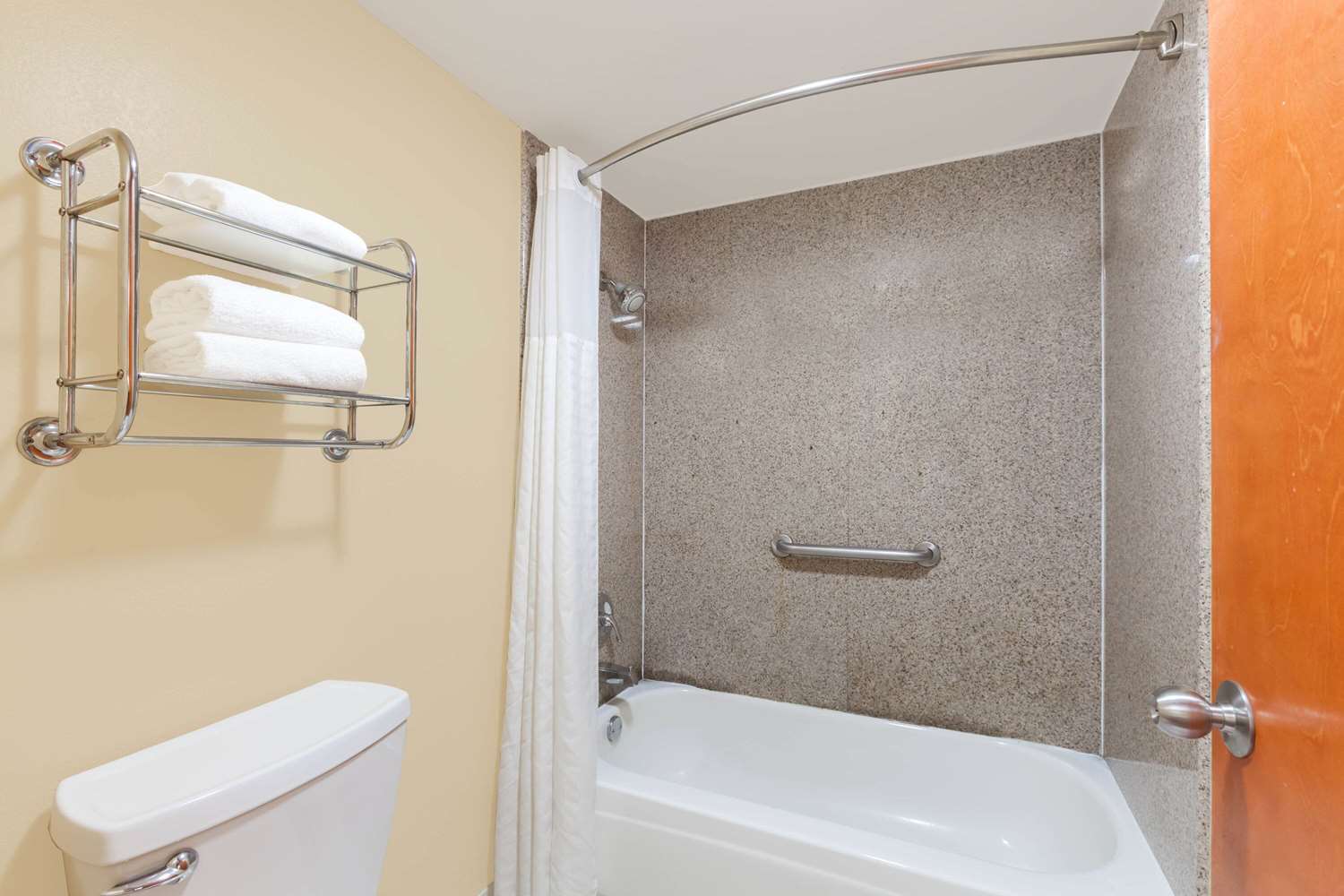 Super 8 By Wyndham Jacksonville AR 9/10