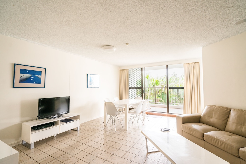 HORIZONS HOLIDAY APARTMENTS 57/79
