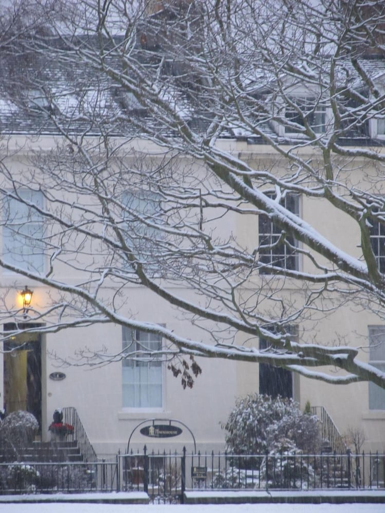 The Townhouse 2/46