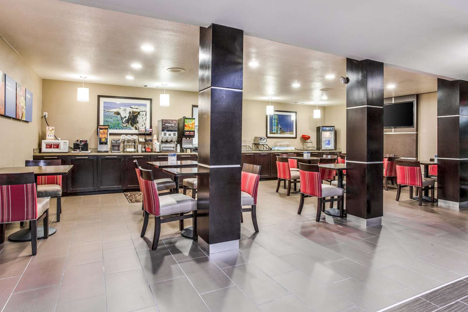 Comfort Inn & Suites Love Field Dallas Market Center 27/37
