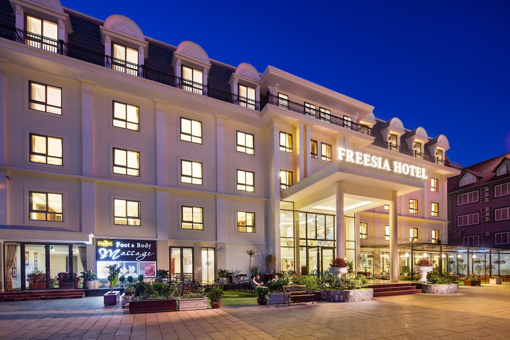 Freesia Hotel 5/72