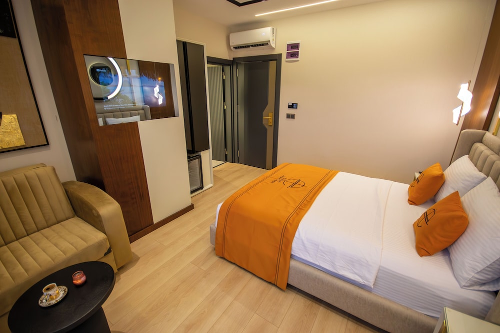 Elysian Airport Hotel & Restaurant 8/50