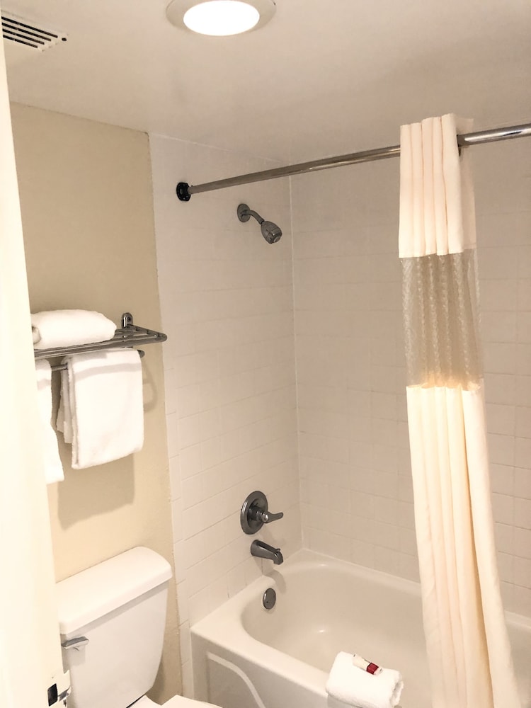 Super 8 By Wyndham Gulfport Near Biloxi 19/57