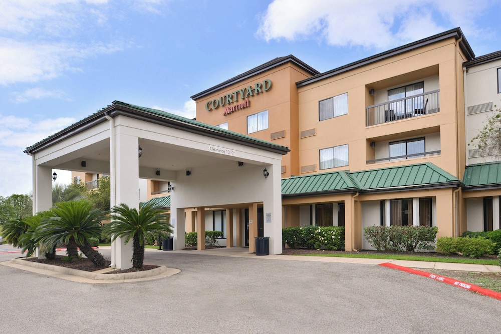 Courtyard by Marriott Beaumont 33/35