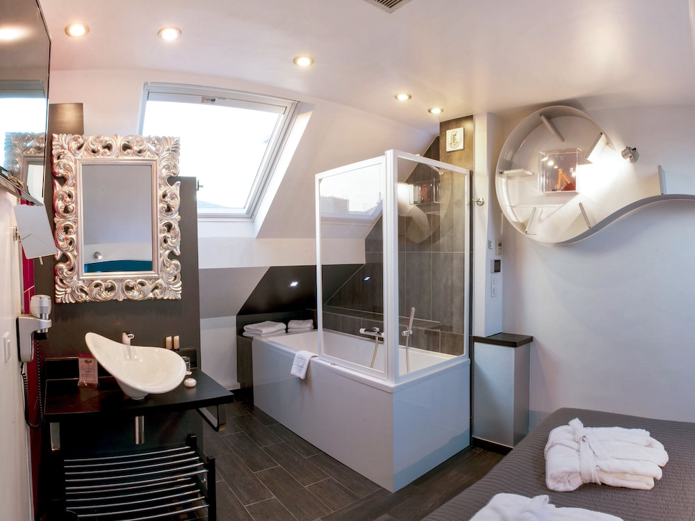 UNE AUTRE CHAMBRE 49/50