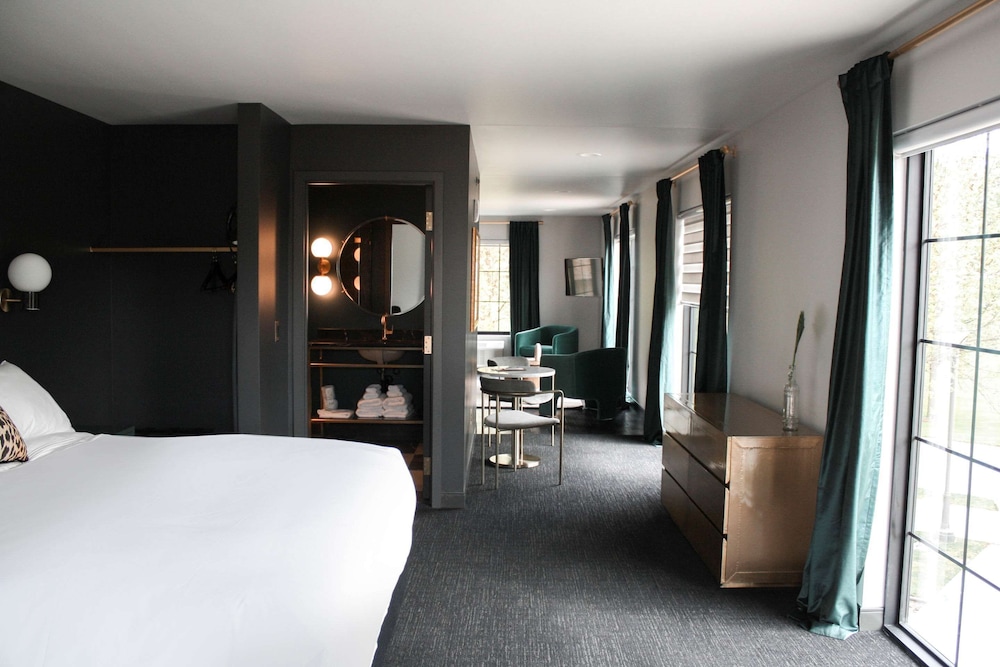 The Inn Hotel Lake Okoboji, Ascend Hotel Collection 12/50