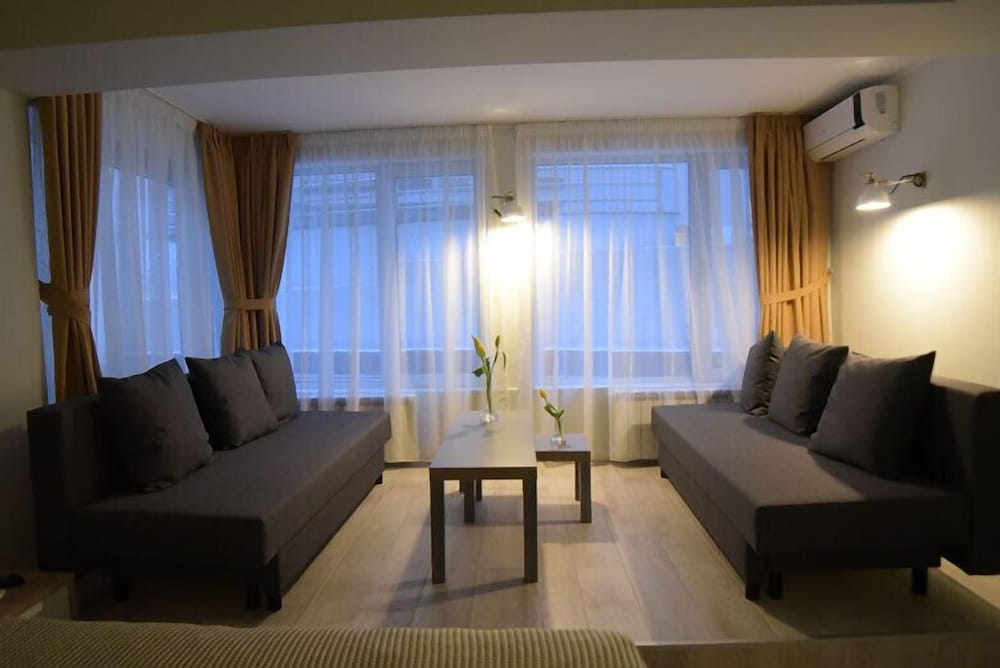 Garni House 46 55/68