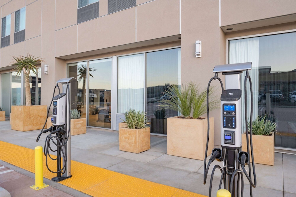 La Quinta Inn & Suites by Wyndham Yucaipa 45/51