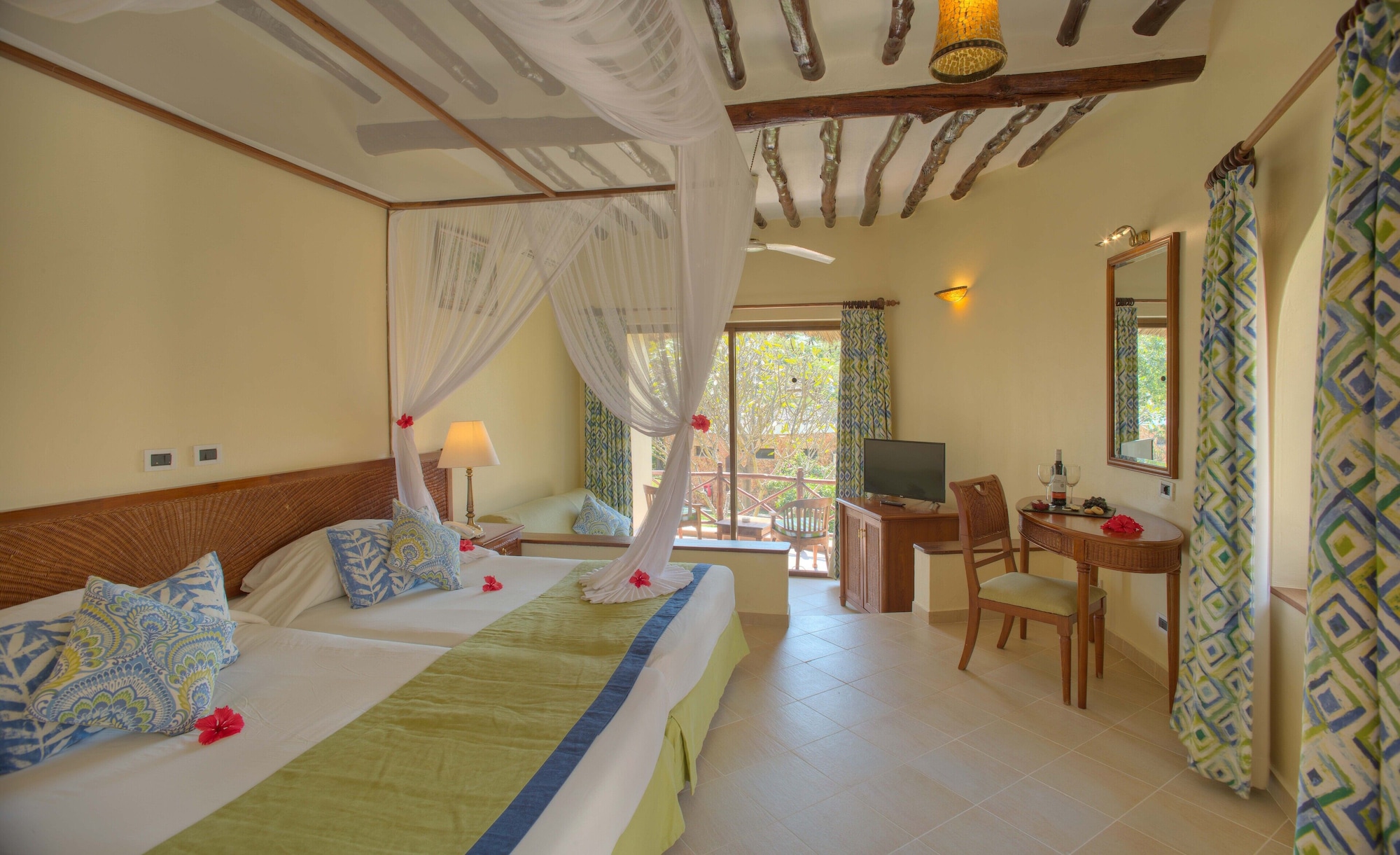 Pwani, Standard, Queen Bed, Garden View, Sofa