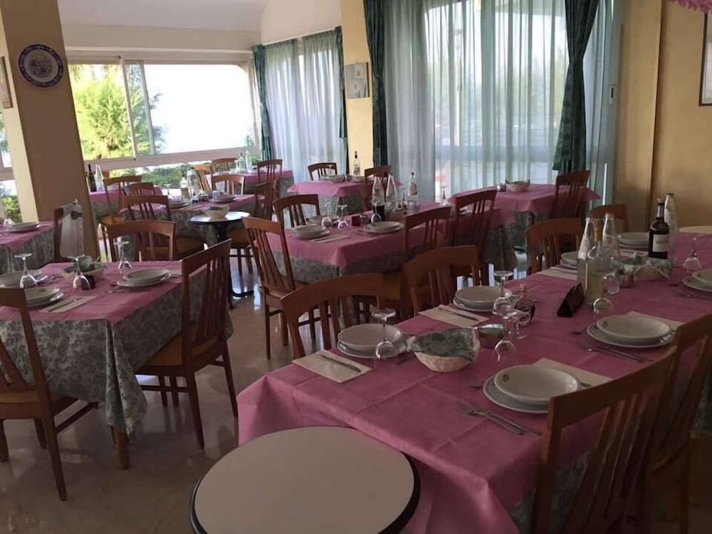 Hotel Gloria 48/74