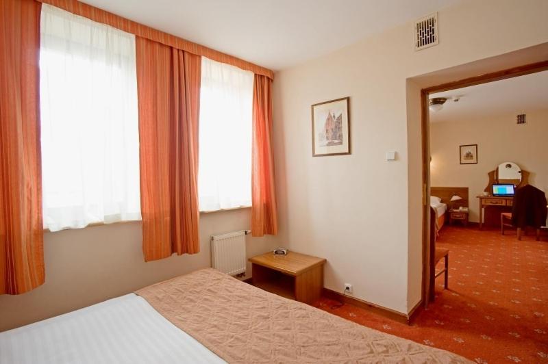 ROOM, TRIPLE