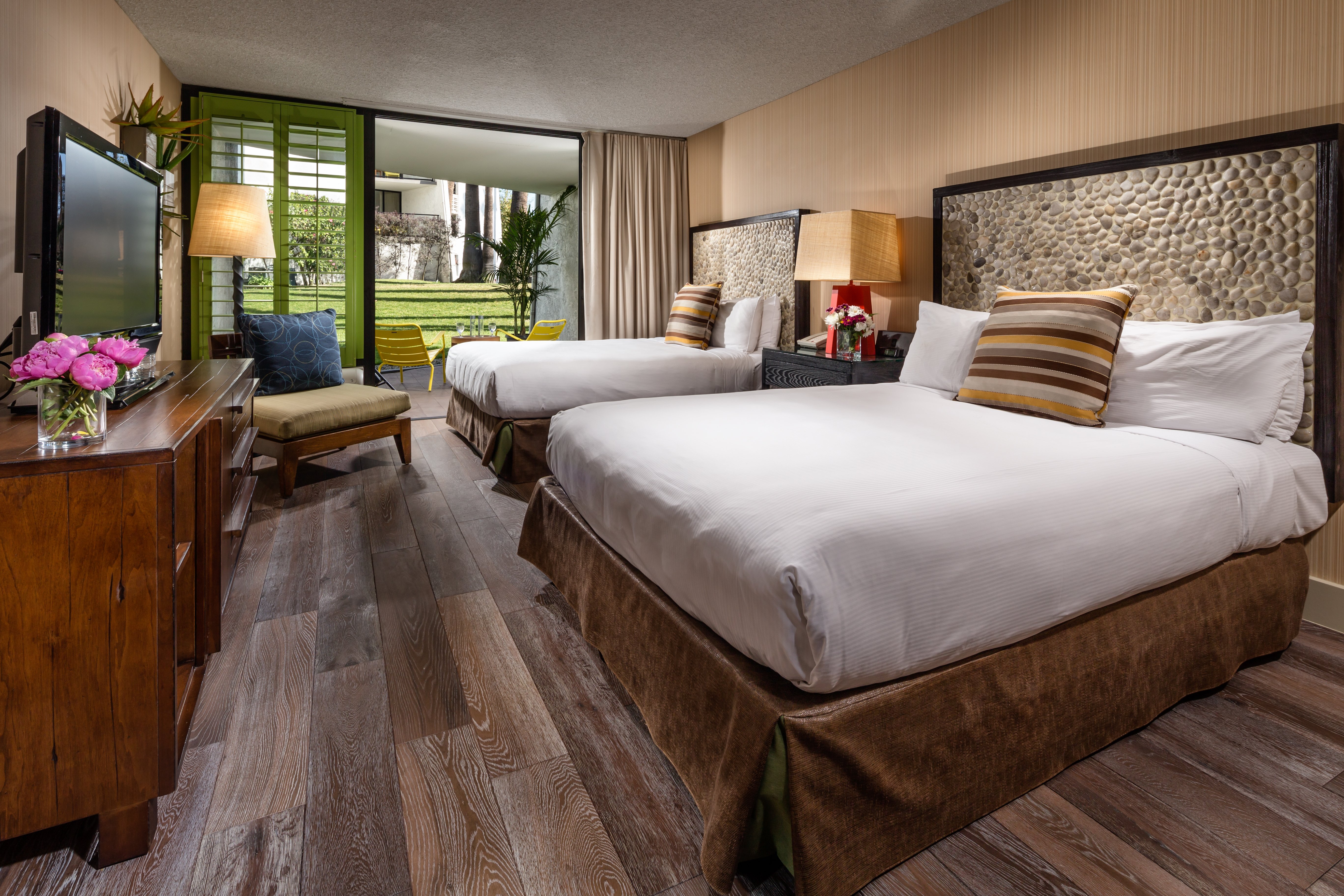 STANDARD, 2 QUEEN BEDS