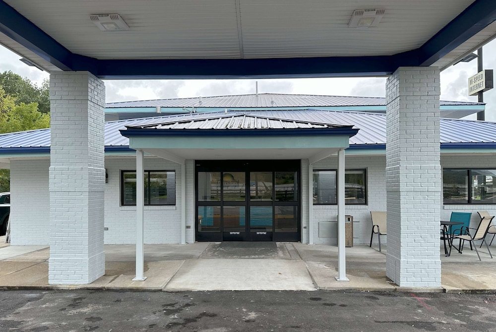 Days Inn by Wyndham Renfro Valley Mount Vernon 1/50