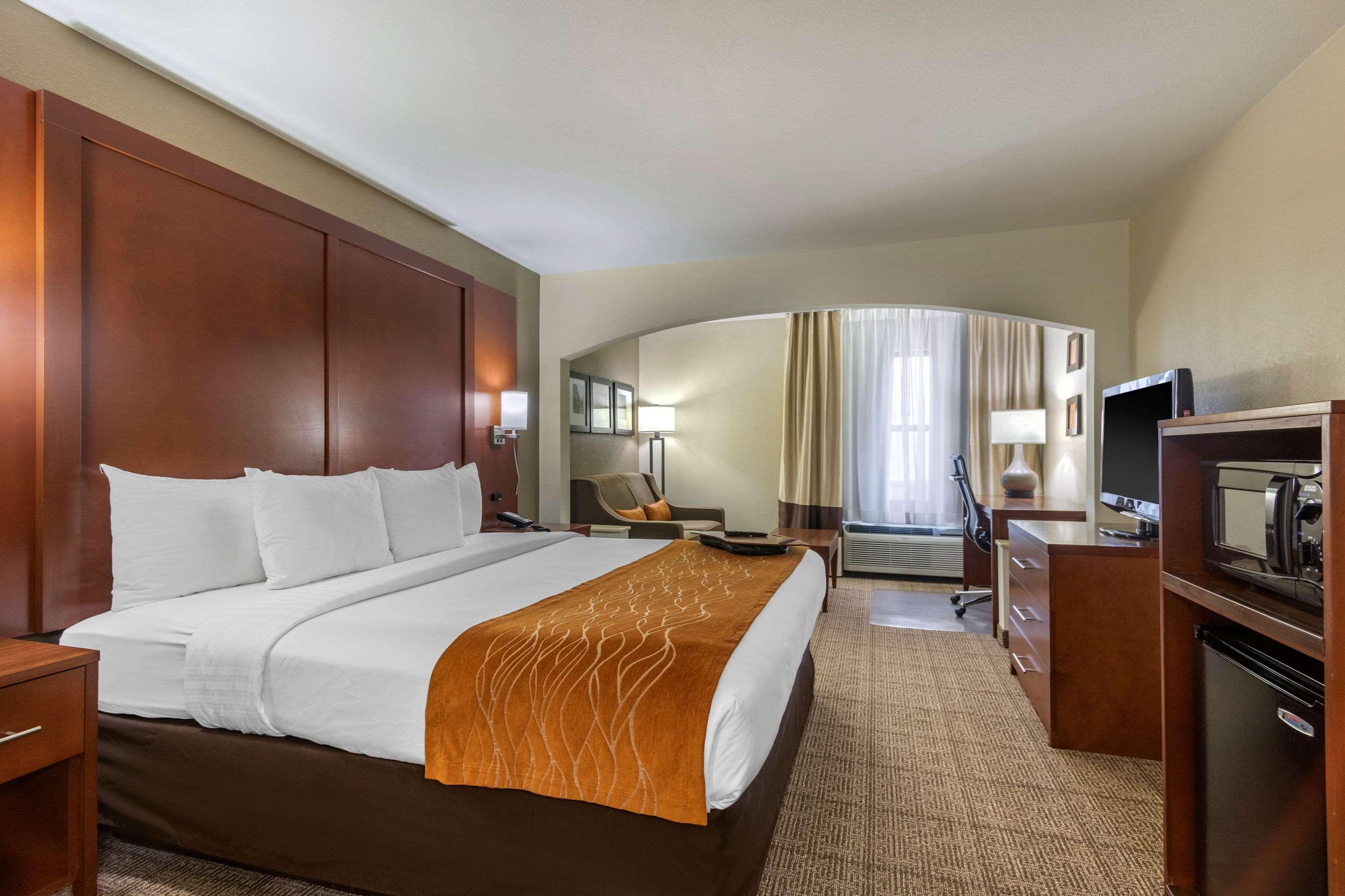 UPGRADE, SUITE, KING BED