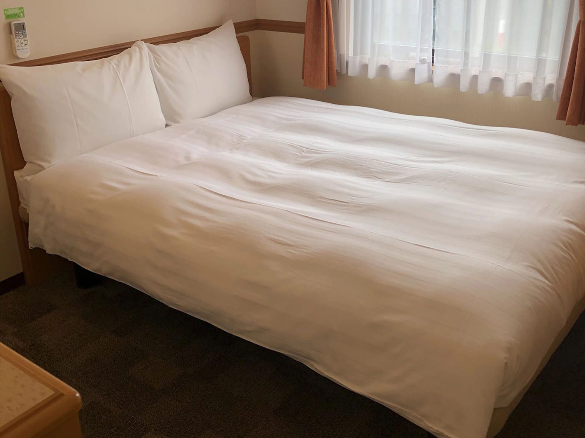 ECONOMY, DOUBLE BED, SMOKING
