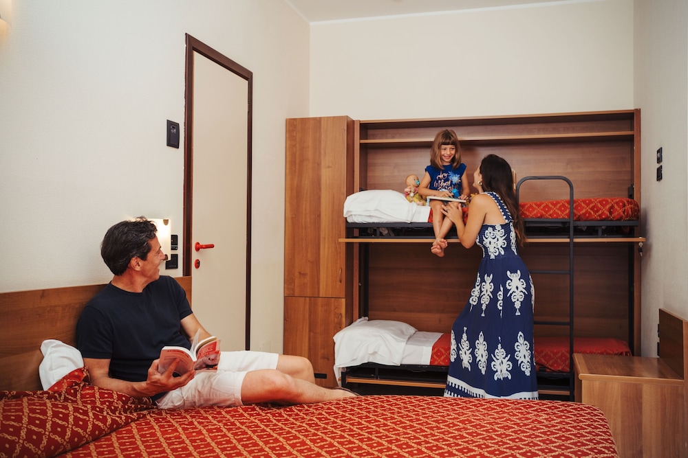 Hotel Careni Villa Italia 10/62