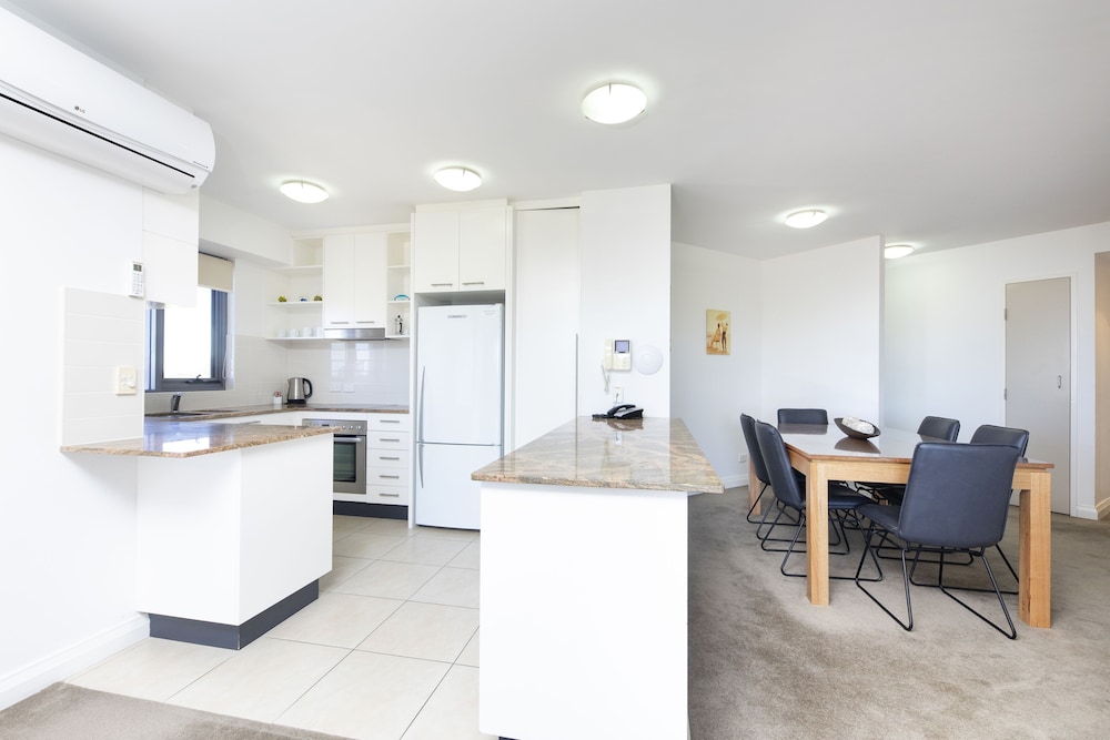 Sevan Apartments Forster 62/74